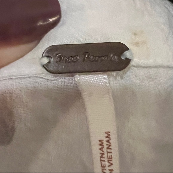 Free People white oversized button down size large - light weight - Picture 4 of 4